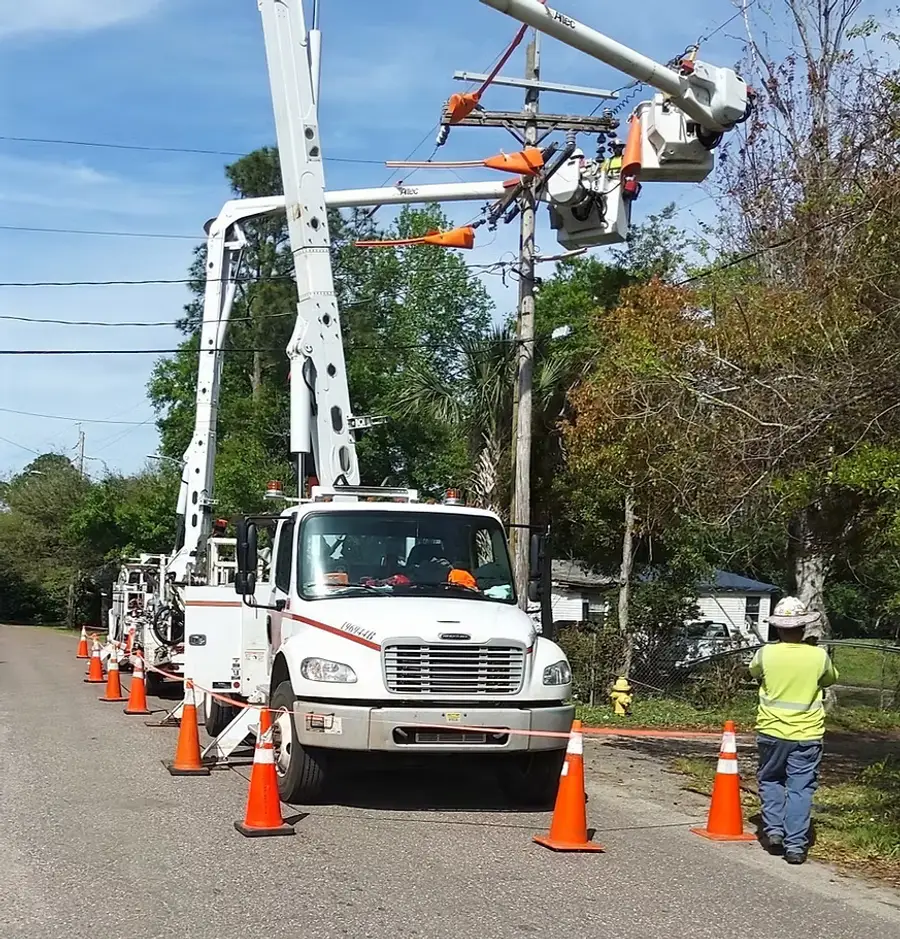 SPE bucket crews working overhead distribution lines